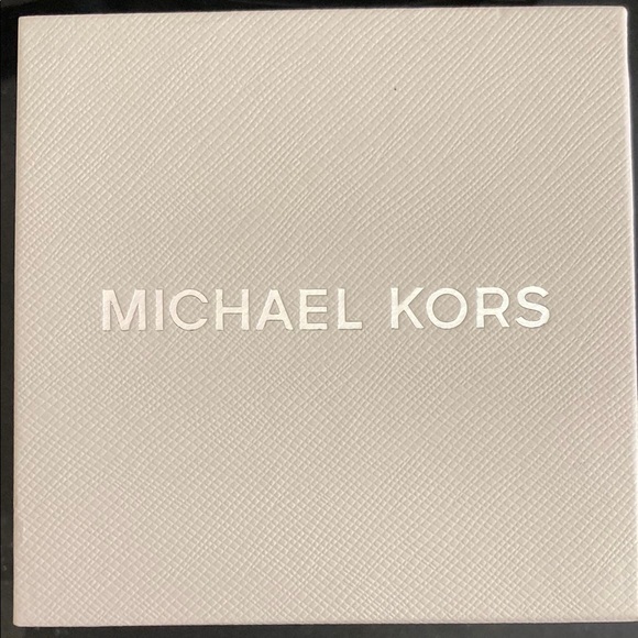 NWT Rose Gold Michael Kors Watch - Picture 4 of 6